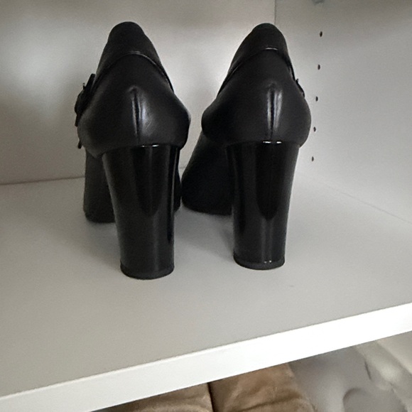 Fiorangelo Black Pointed-Toe Slingback Rubber Sole Heels. Comfortable!